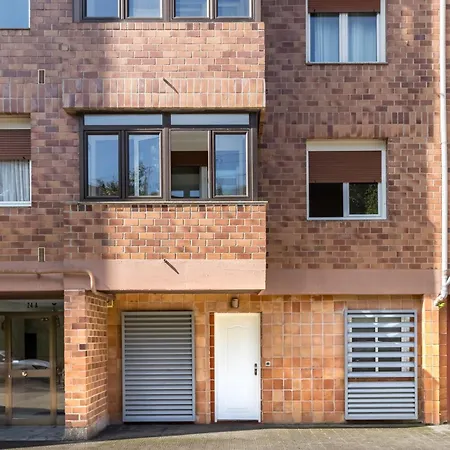 Calma, Luz Y Diseno En El Centro De Apartment Santander