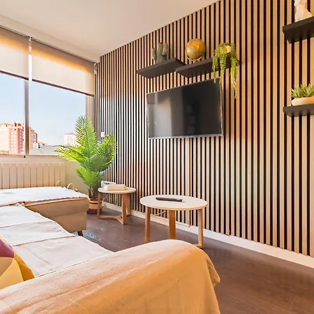 Calma, Luz Y Diseno En El Centro De Apartment Santander