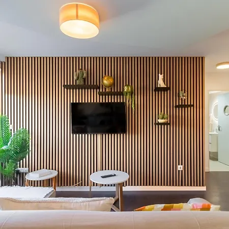 Calma, Luz Y Diseno En El Centro De Apartment *