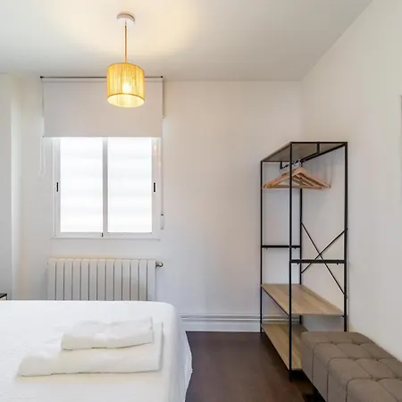 Calma, Luz Y Diseno En El Centro De * Santander