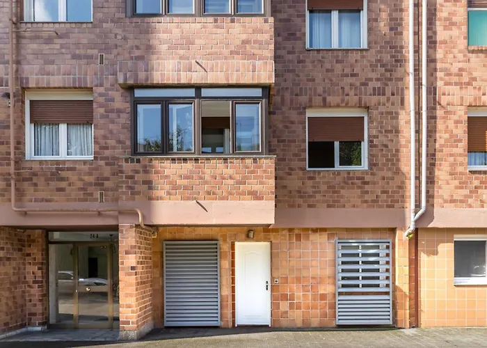 Calma, Luz Y Diseno En El Centro De Apartment Santander
