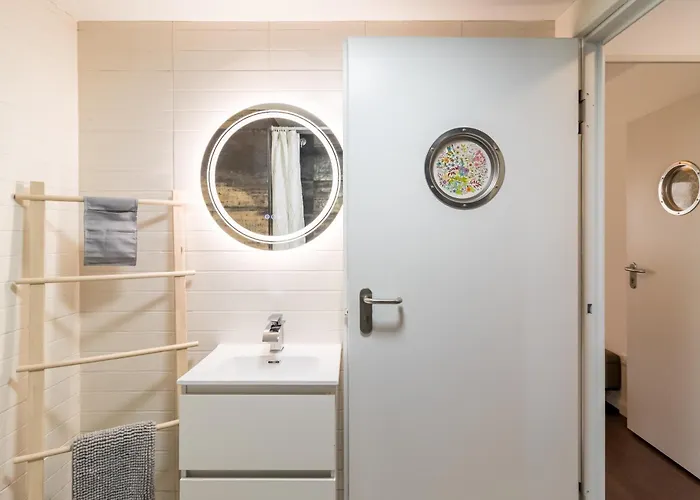 Calma, Luz Y Diseno En El Centro De Santander