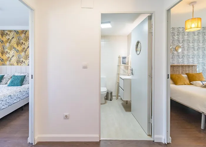 Calma, Luz Y Diseno En El Centro De Apartment