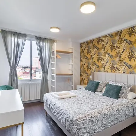 Calma, Luz Y Diseno En El Centro De