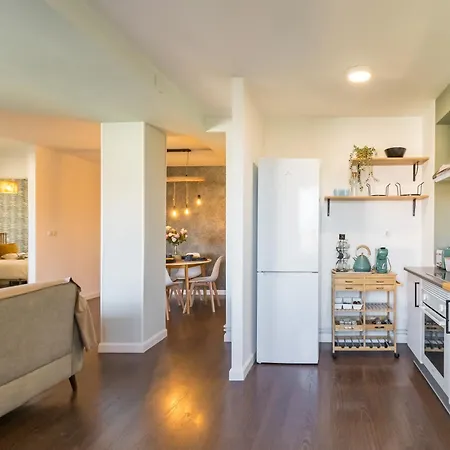 Calma, Luz Y Diseno En El Centro De Apartmán