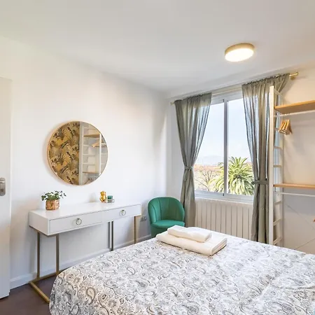 Calma, Luz Y Diseno En El Centro De *